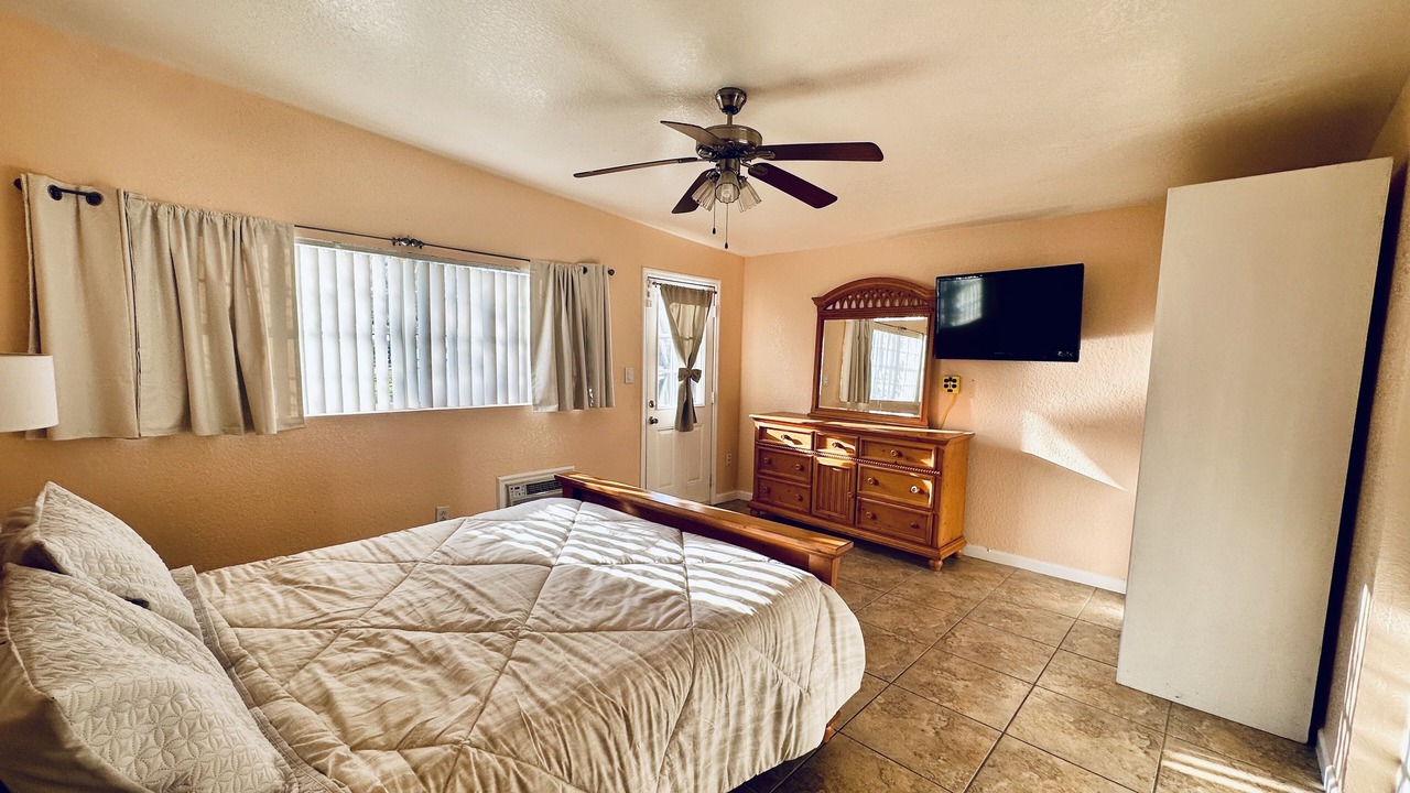 Photo of Bedroom in Azalea Park