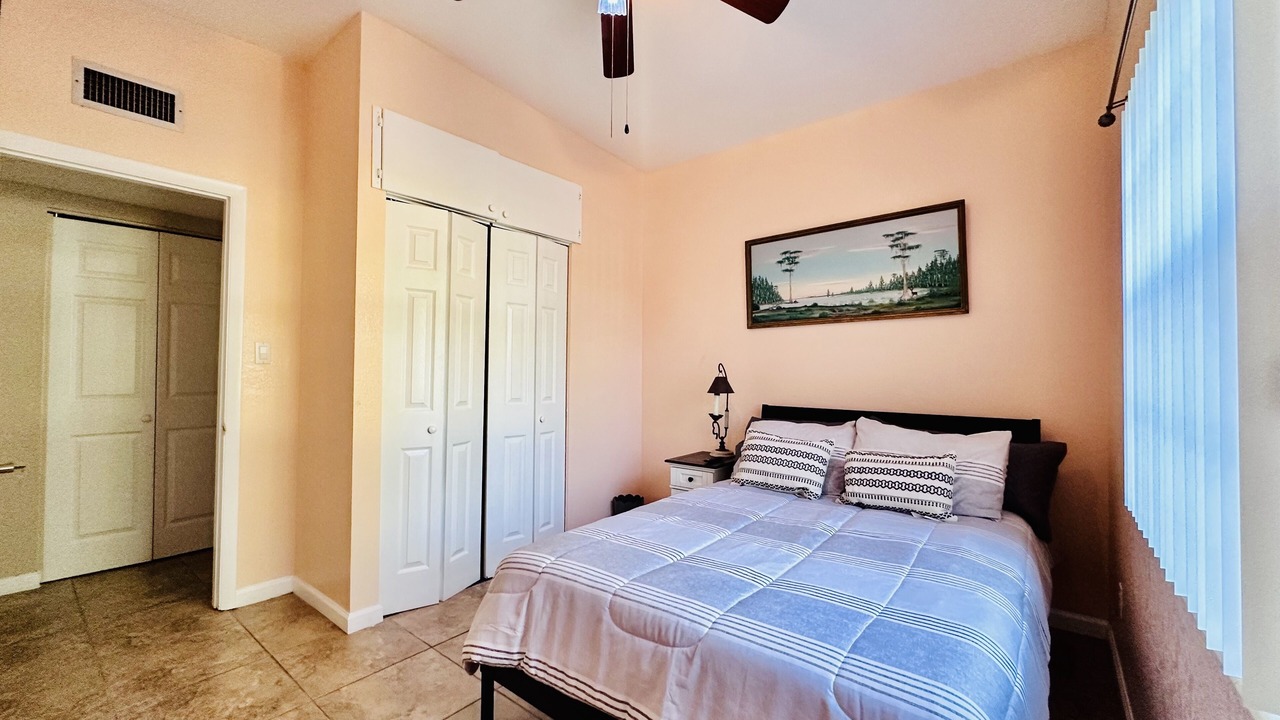 Photo of Bedroom in Azalea Park