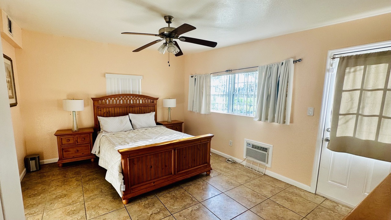 Photo of Bedroom in Azalea Park