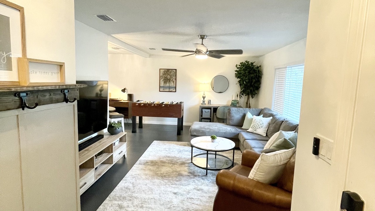 Photo of Livingroom in Goldenrod