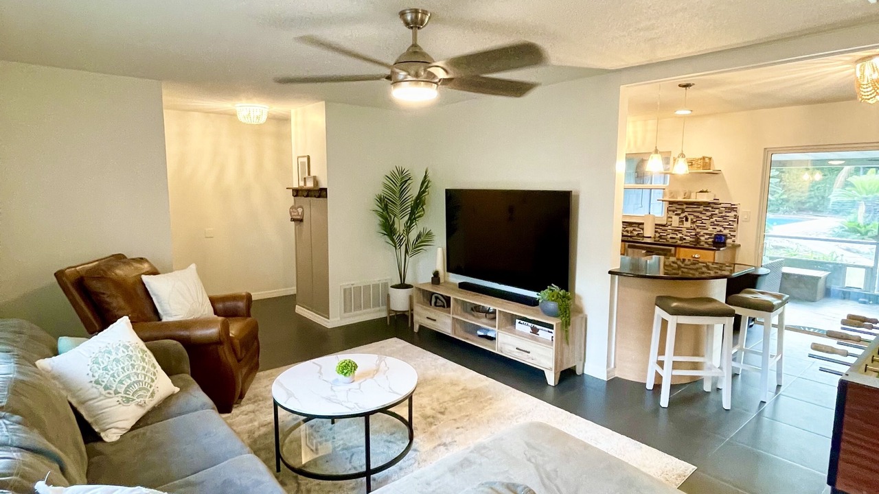 Photo of Livingroom in Goldenrod