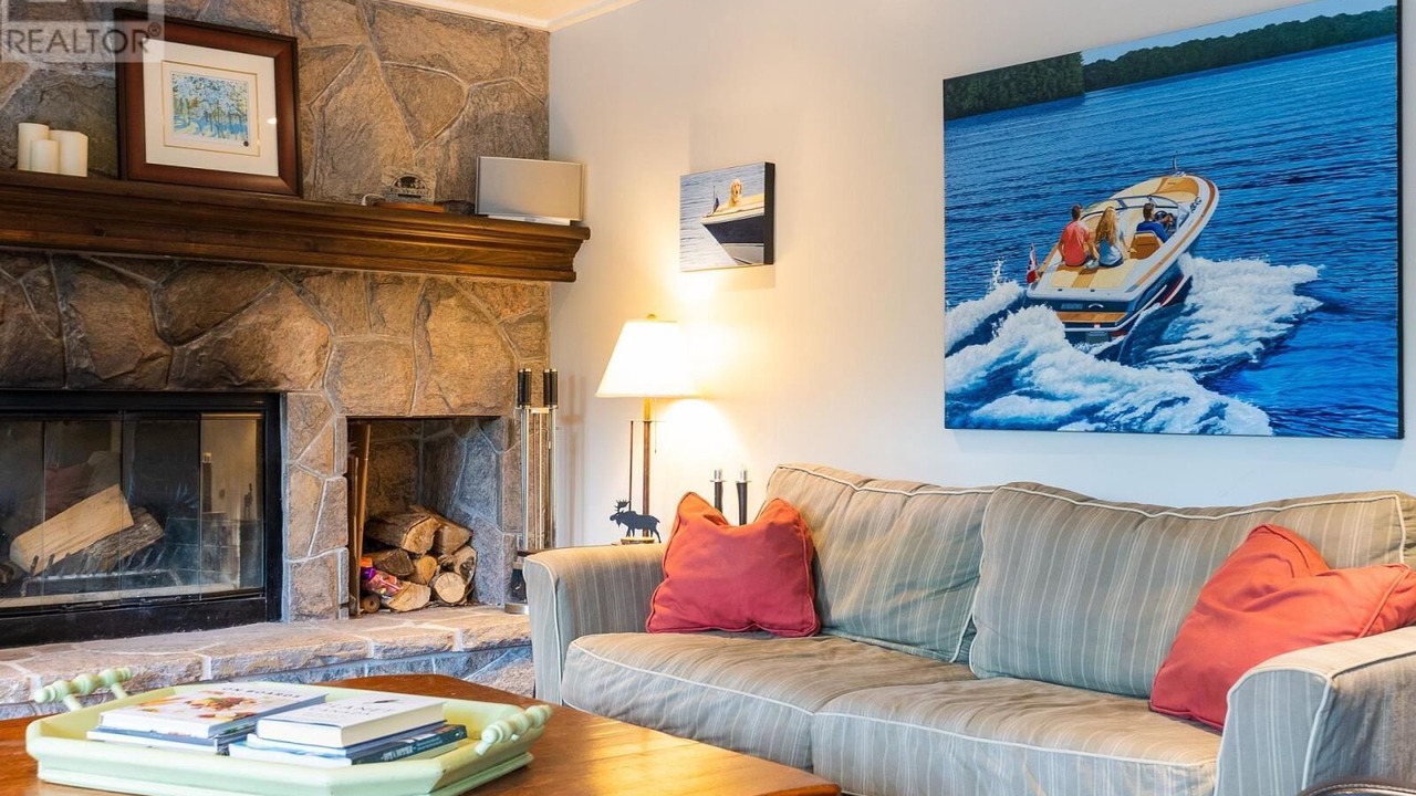 Photo of Livingroom in Muskoka Lakes