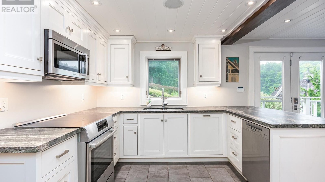 Photo of Kitchen in Muskoka Lakes