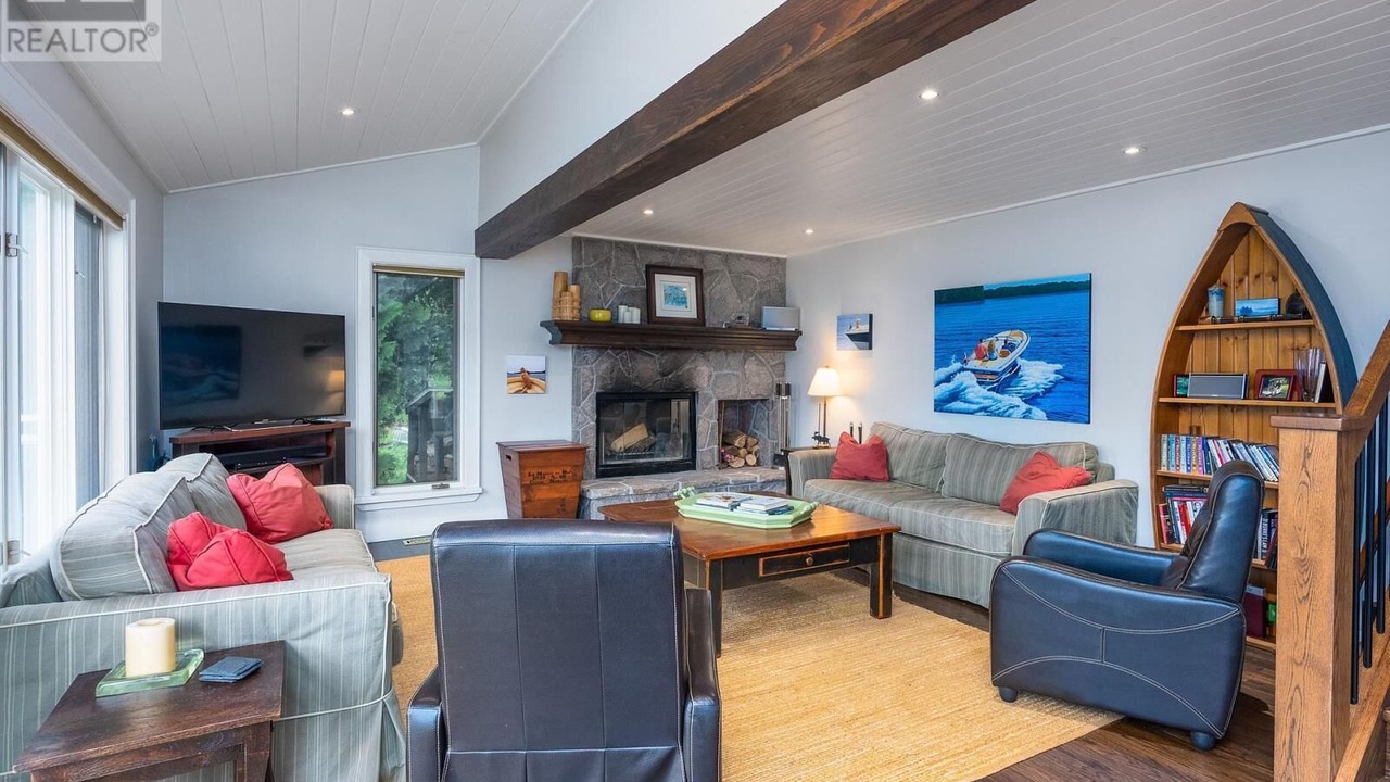 Photo of Livingroom in Muskoka Lakes