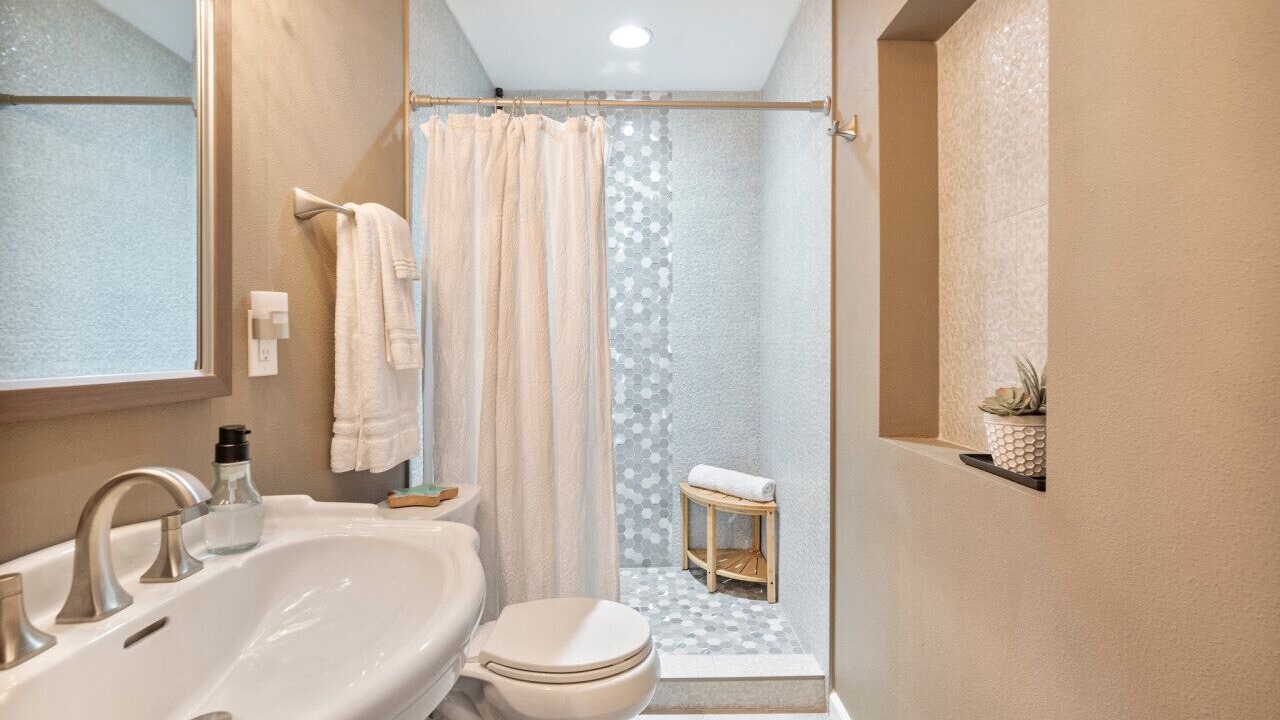 Photo of Bathroom in Cocoa Isles