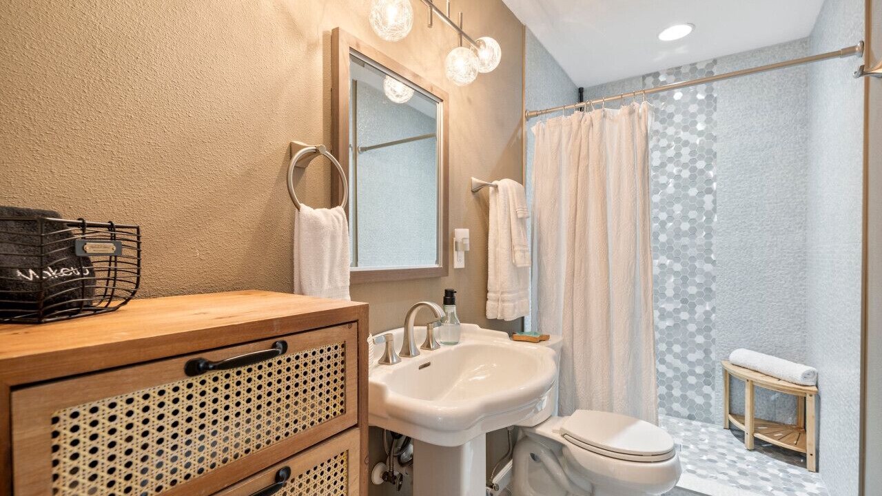 Photo of Bathroom in Cocoa Isles