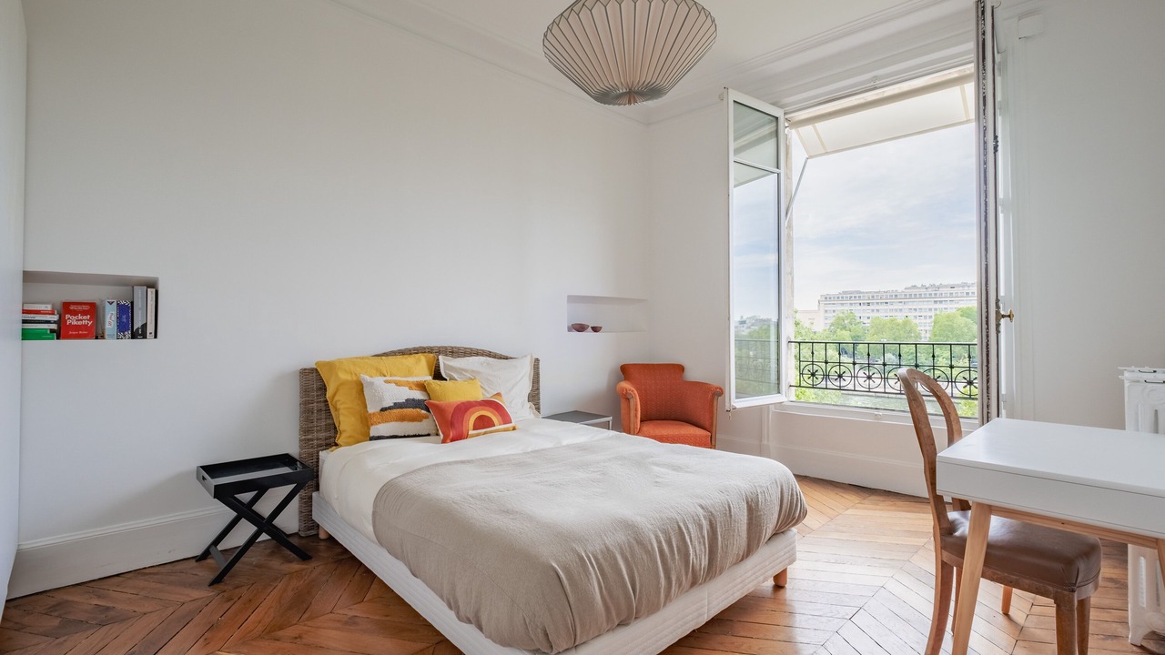 Photo of Bedroom in 4th Arrondissement