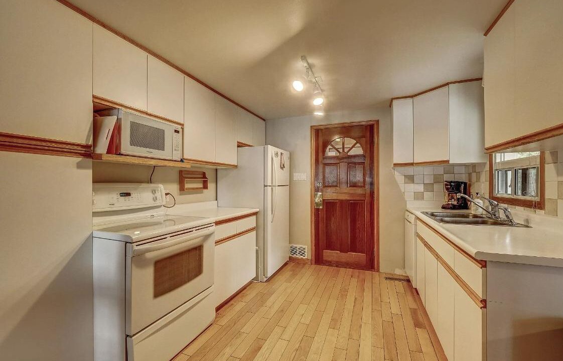 Photo of Kitchen in Head Lake
