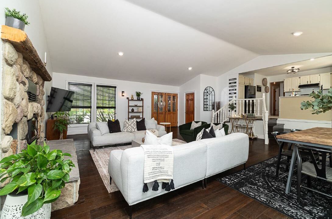 Photo of Livingroom in Gilbert Mills