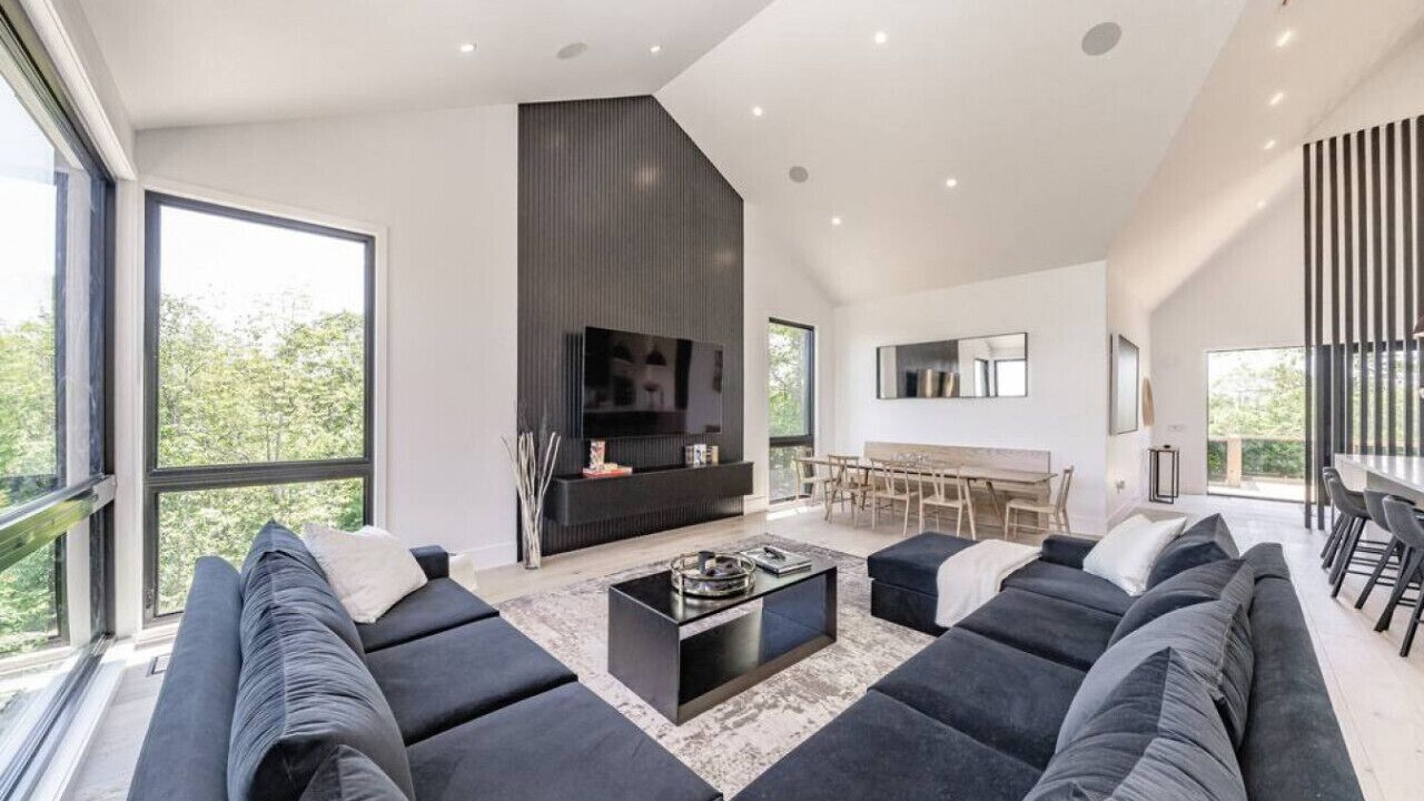 Photo of Livingroom in MacTier