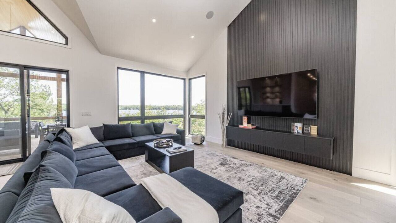Photo of Livingroom in MacTier
