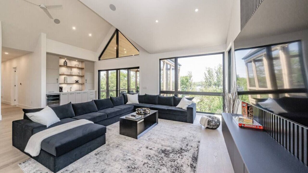 Photo of Livingroom in MacTier