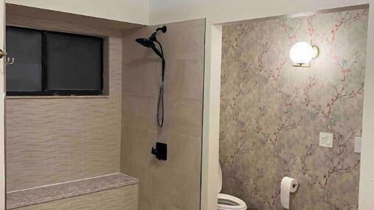 Photo of Bathroom in Buena Ventura Lakes