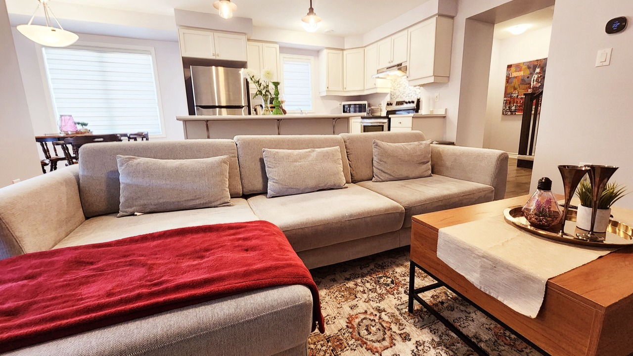 Photo of Livingroom in Halton Regional Municipality