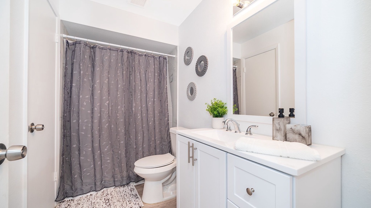 Photo of Bathroom in Buena Ventura Lakes
