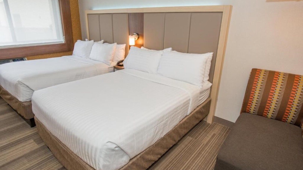 Photo of Bedroom in Roslyn Estates