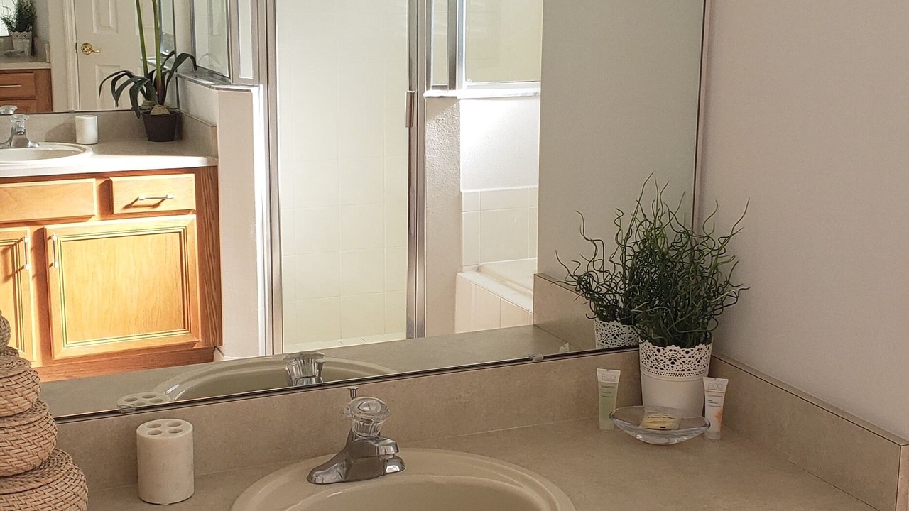 Photo of Bathroom in Orange Tree