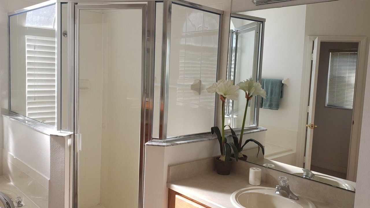 Photo of Bathroom in Orange Tree