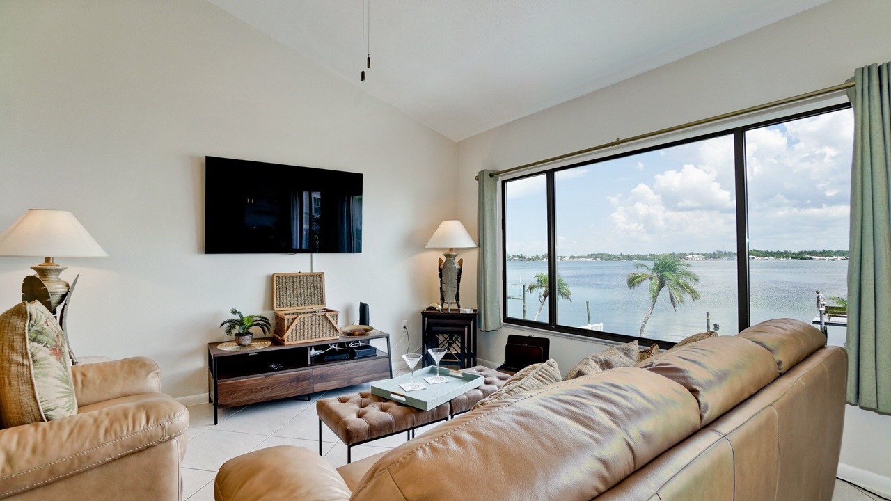 Photo of Livingroom in Bradenton Beach