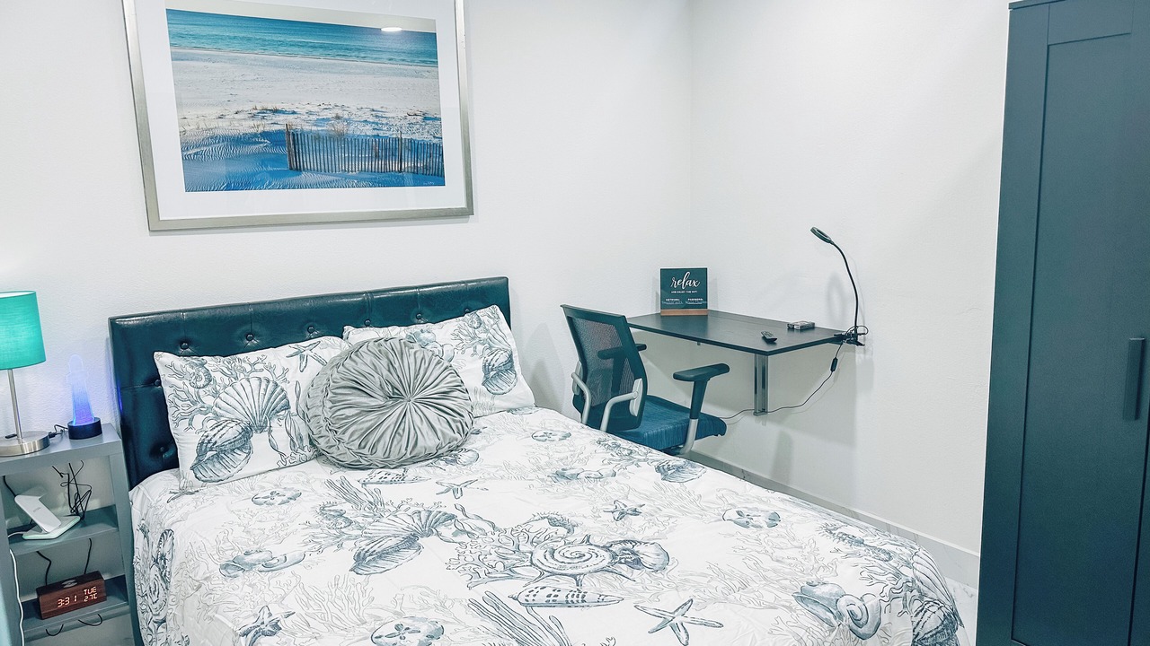 Photo of Bedroom in Town N County Park