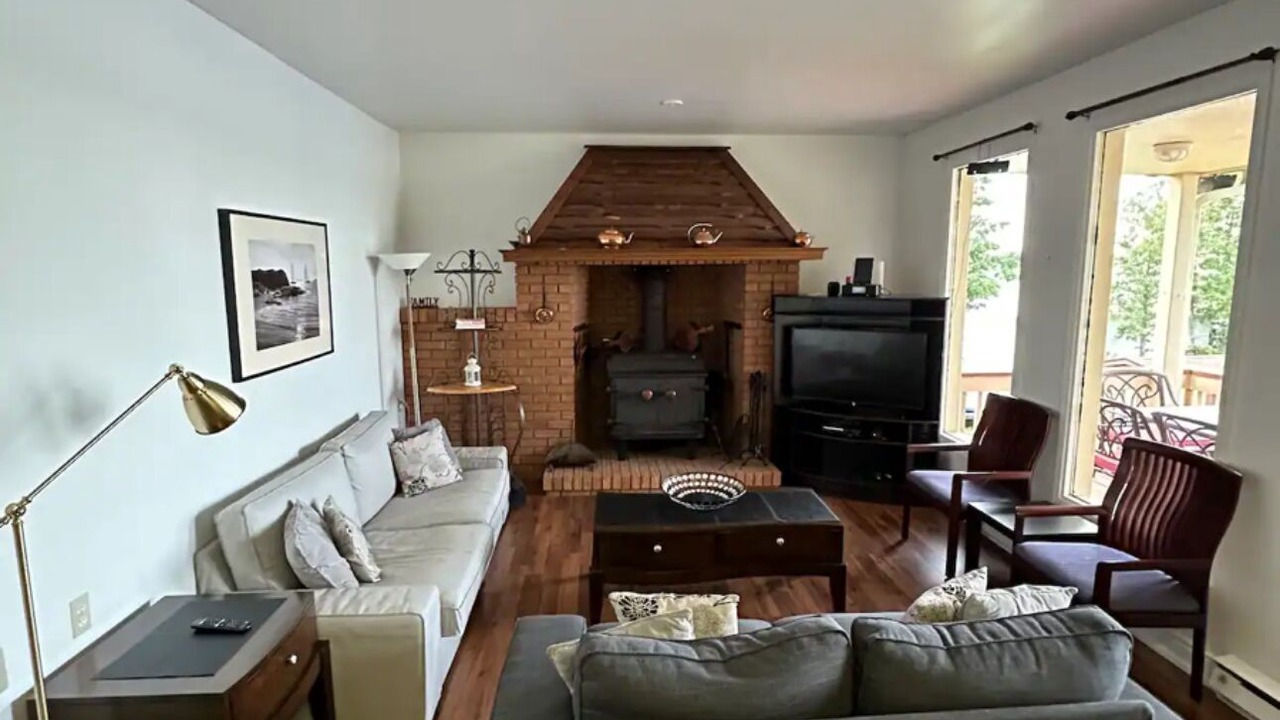 Photo of Livingroom in Lindsay
