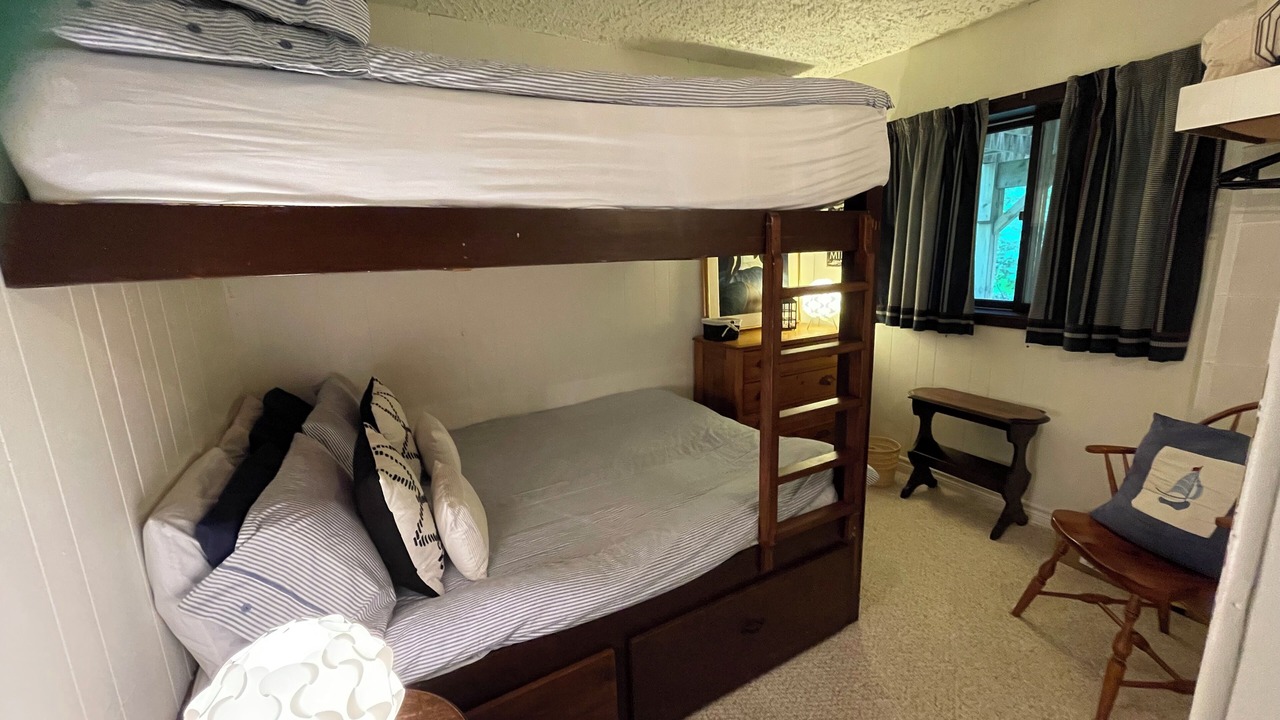 Photo of Bedroom in Craigleith