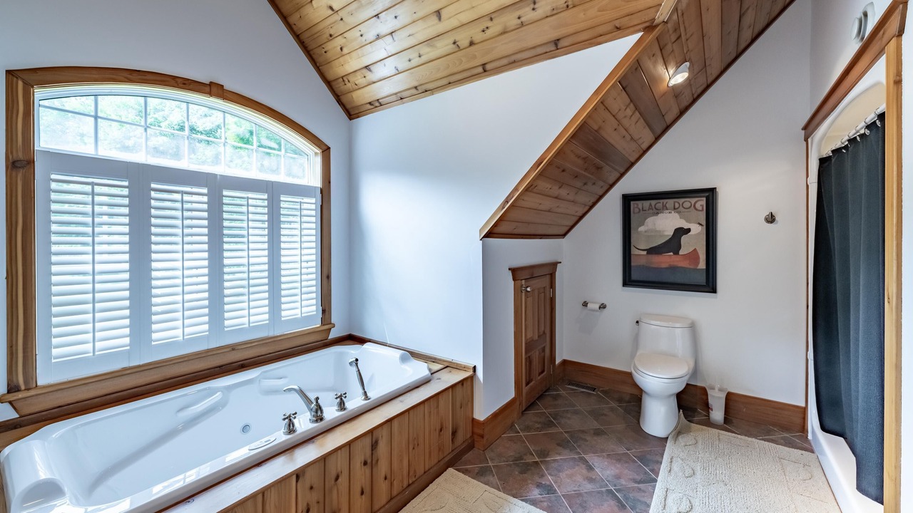 Photo of Bathroom in Muskoka Lakes