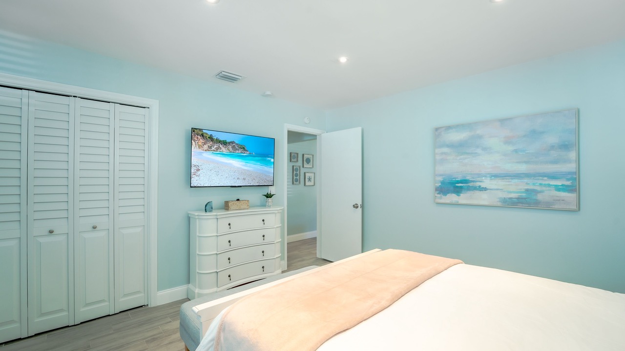 Photo of Bedroom in East Ocean Ave
