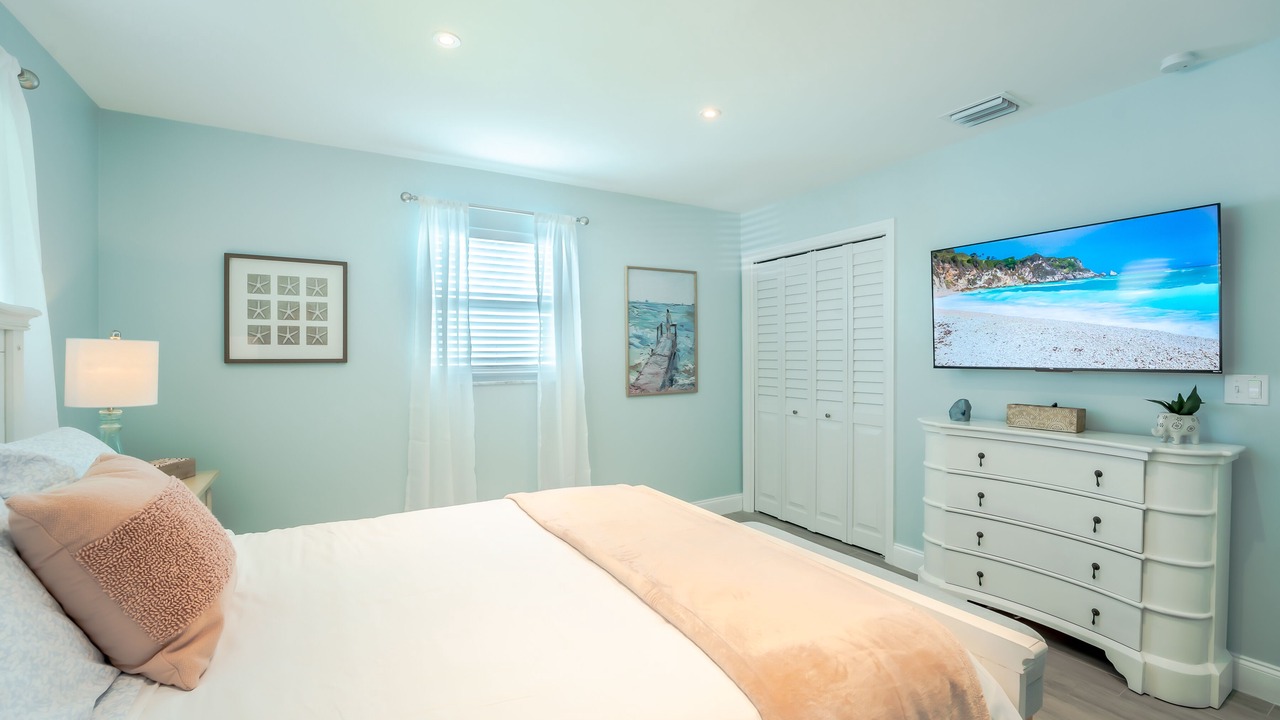 Photo of Bedroom in East Ocean Ave