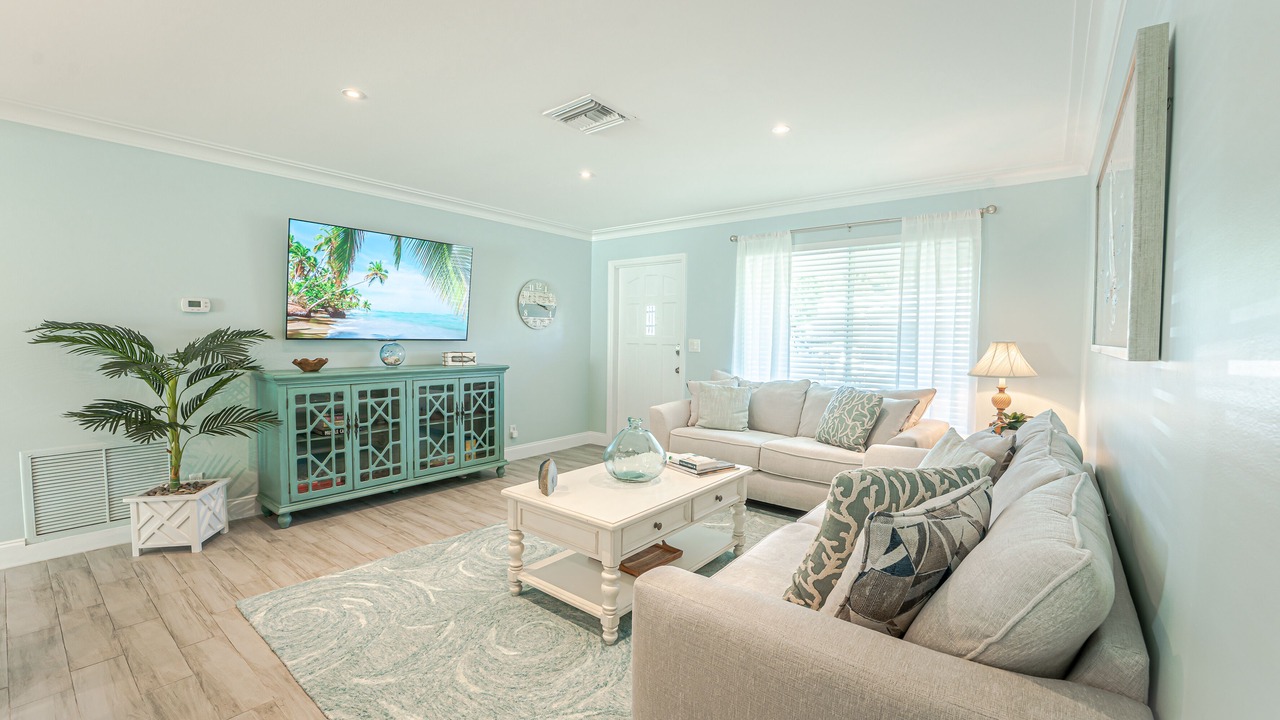 Photo of Livingroom in East Ocean Ave