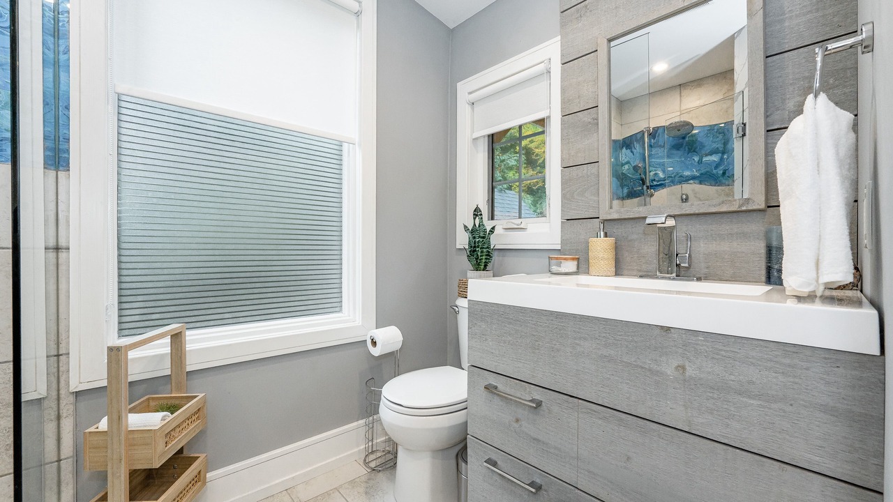 Photo of Bathroom in Mono
