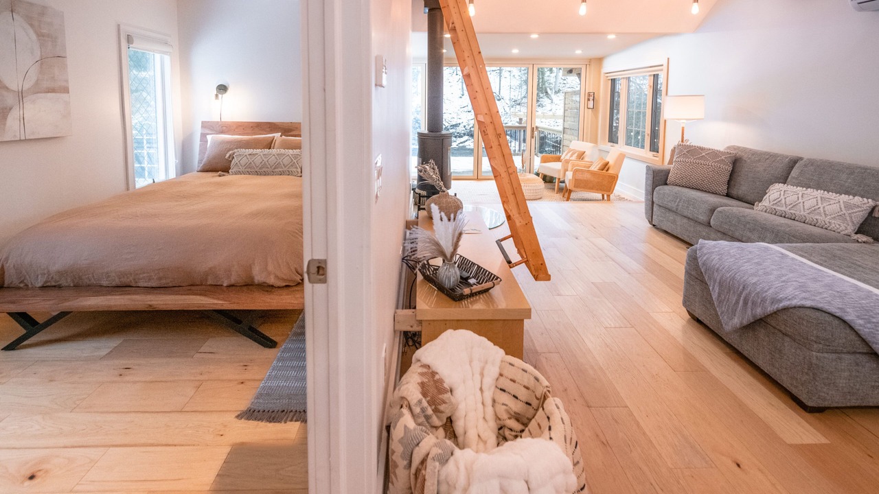 Photo of Bedroom in Mono