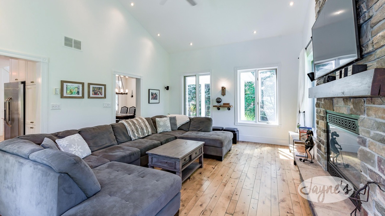 Photo of Livingroom in Colling Woodlands