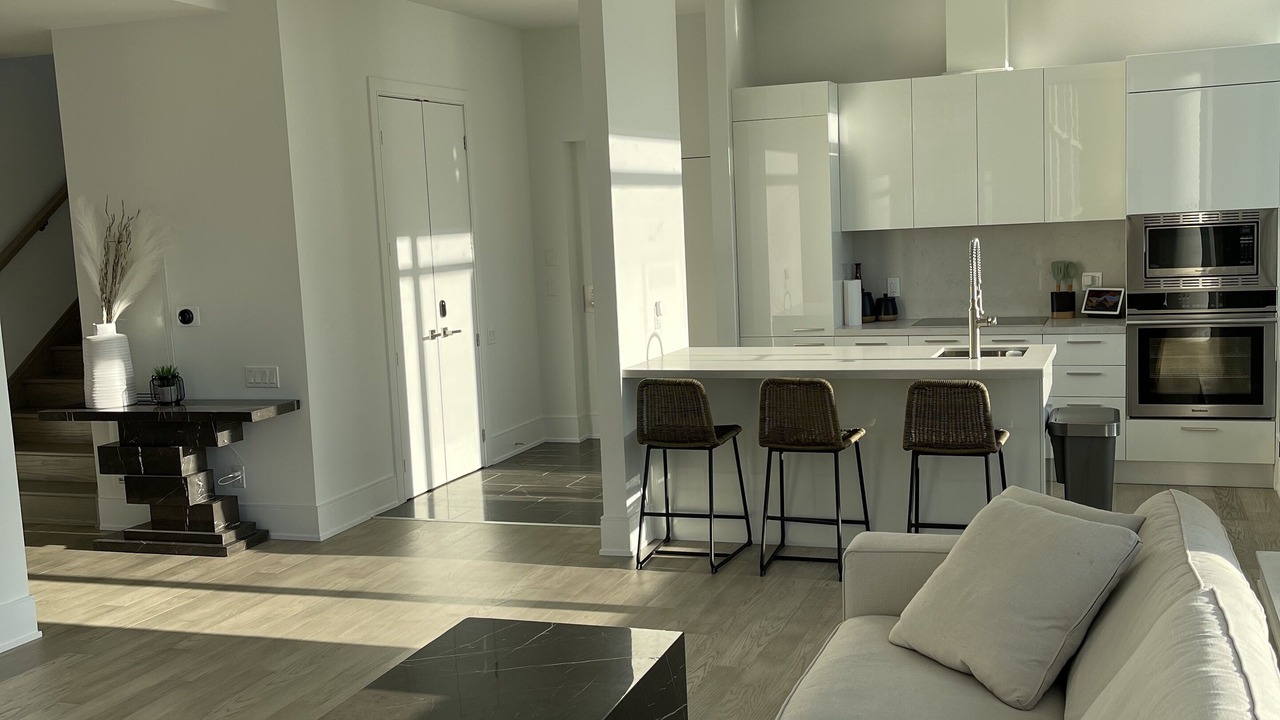 Photo of Livingroom in Church and Wellesley