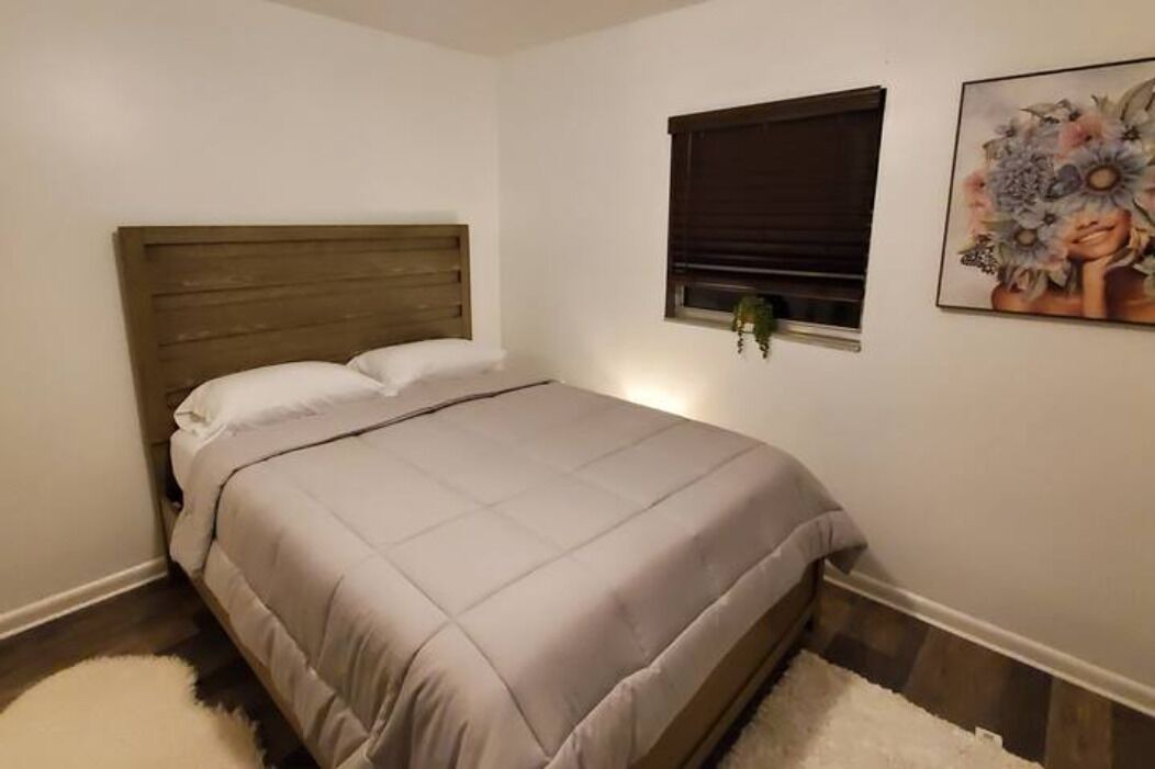 Photo of Bedroom in Carver City - Lincoln Gardens