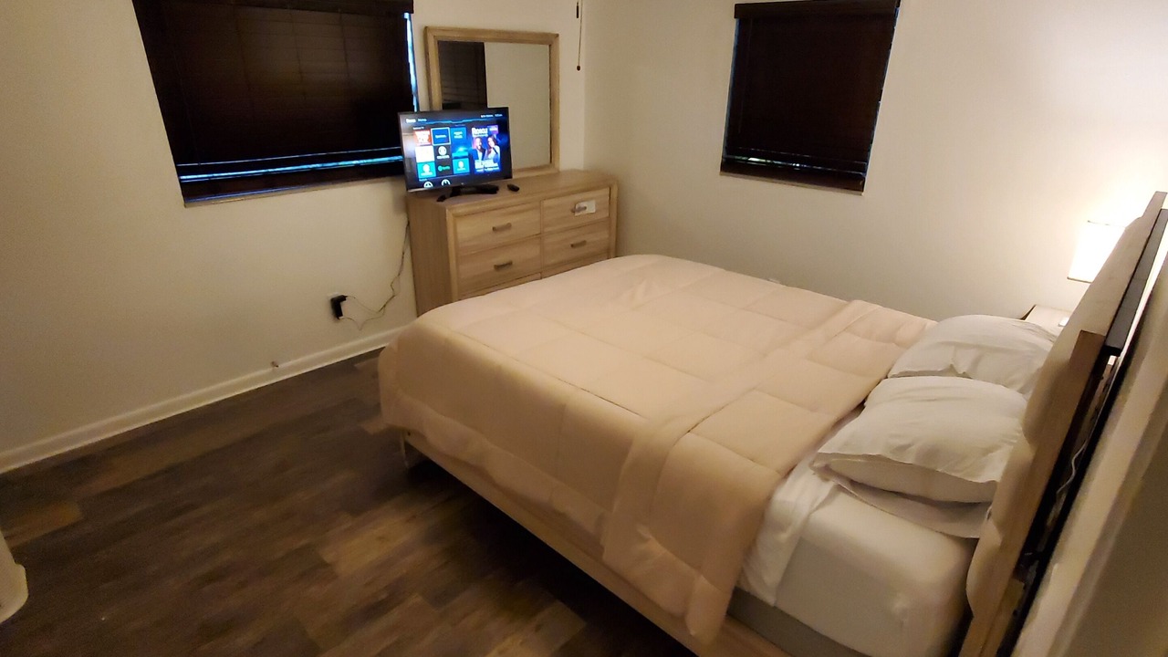 Photo of Bedroom in Carver City - Lincoln Gardens