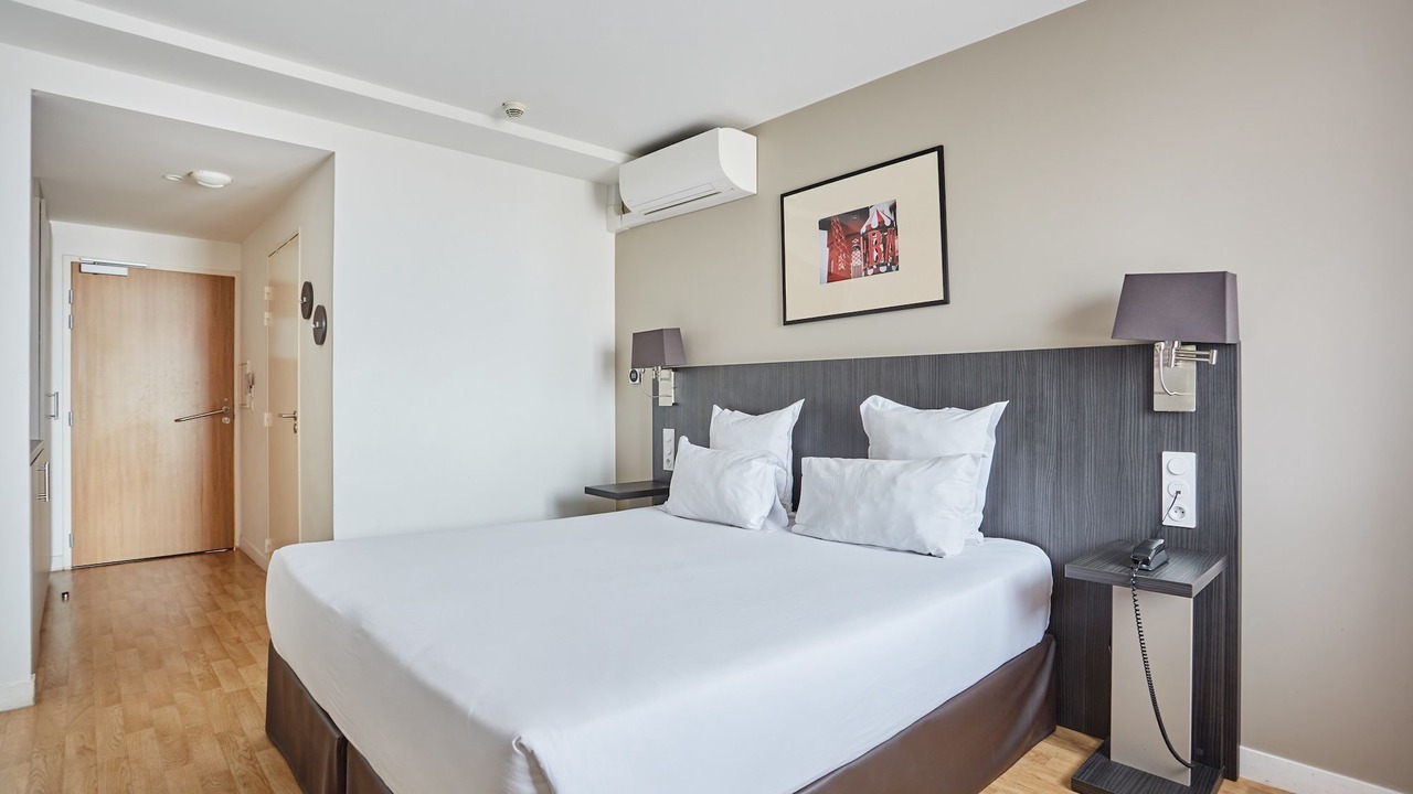 Photo of Bedroom in Clignancourt
