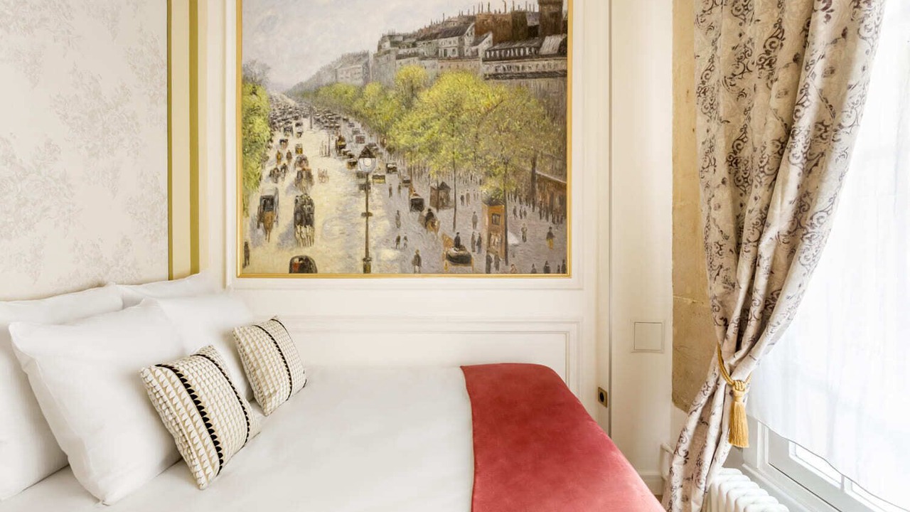 Photo of Bedroom in 8th Arrondissement