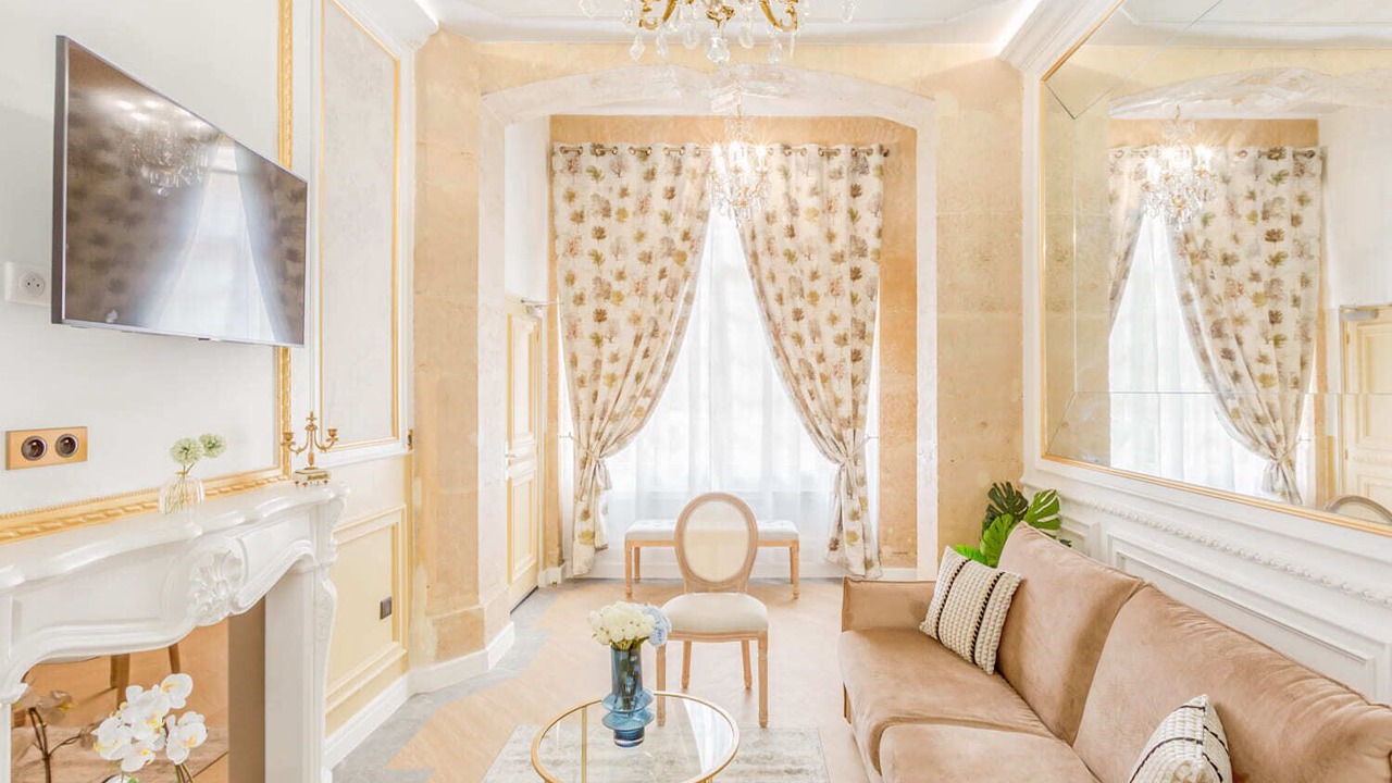 Photo of Livingroom in 8th Arrondissement