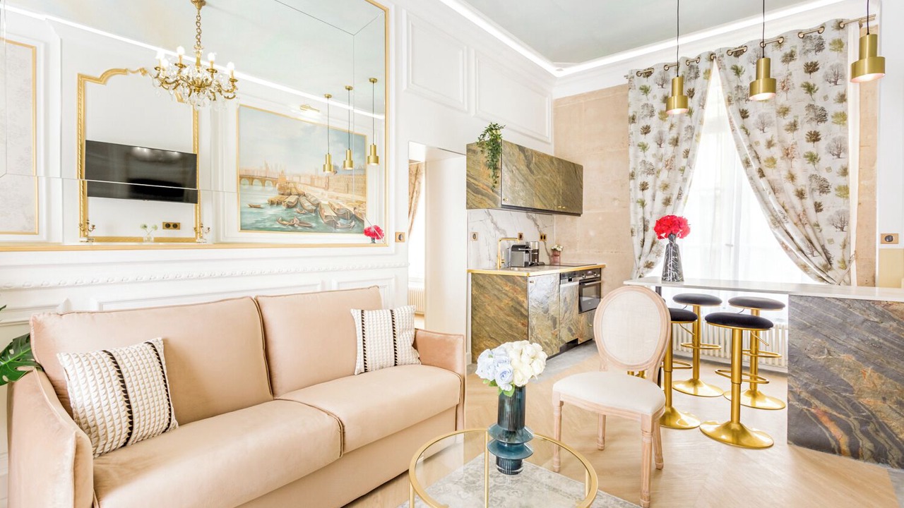 Photo of Livingroom in 8th Arrondissement