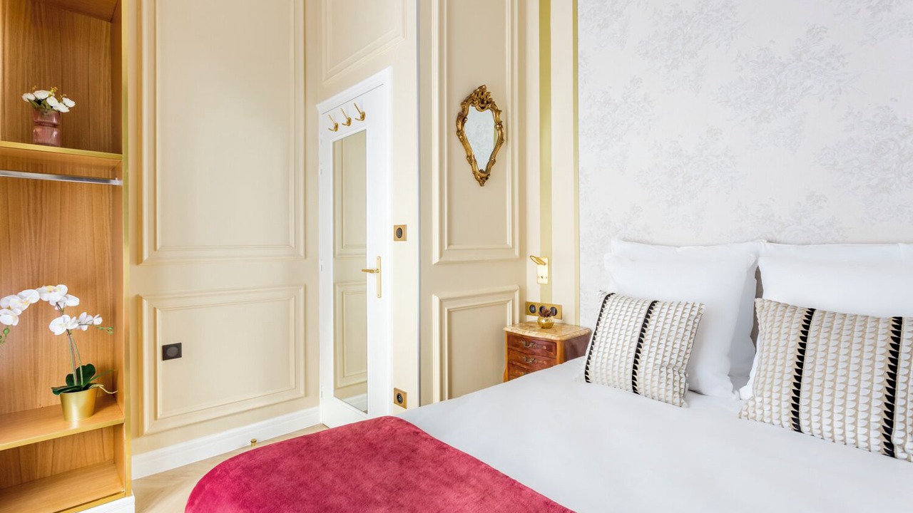 Photo of Bedroom in 8th Arrondissement