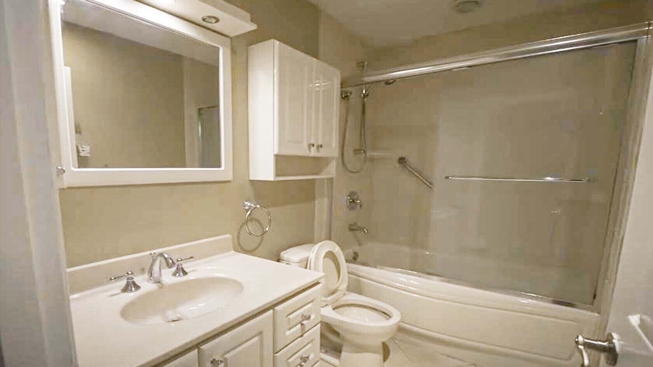Photo of Bathroom in Georgina