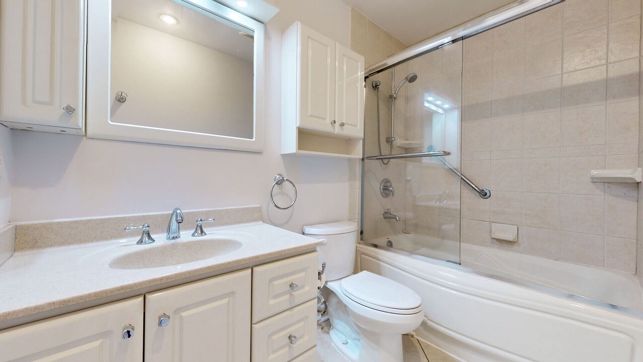 Photo of Bathroom in Georgina