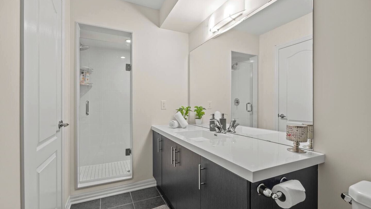 Photo of Bathroom in Lakeview