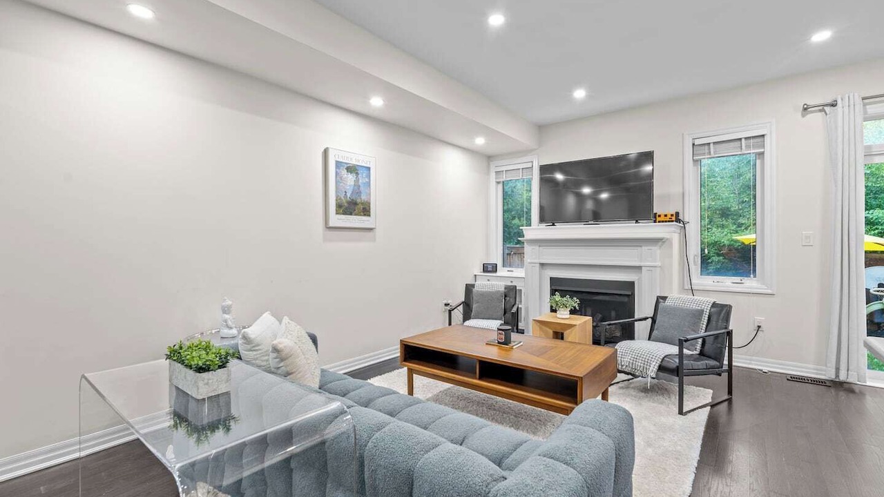 Photo of Livingroom in Lakeview