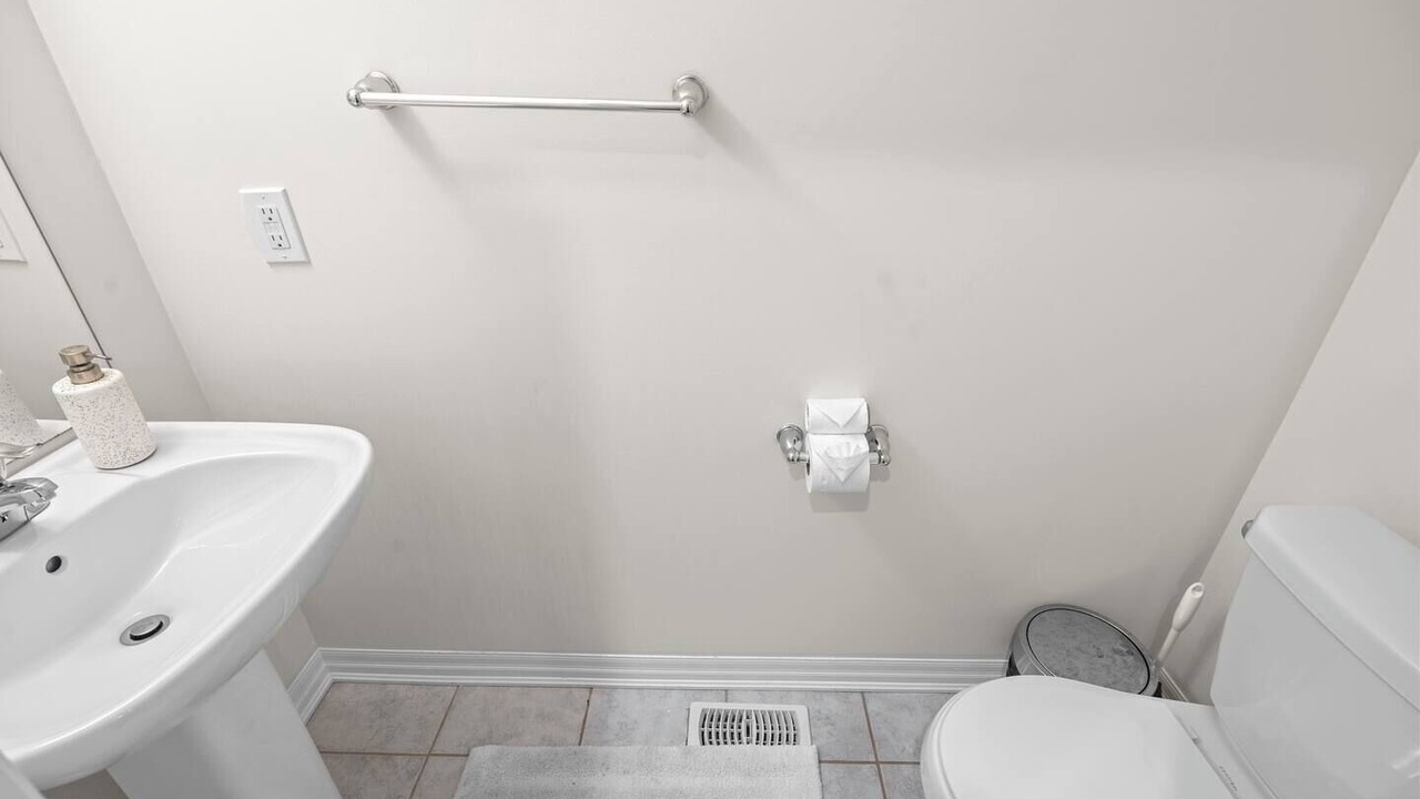 Photo of Bathroom in Lakeview