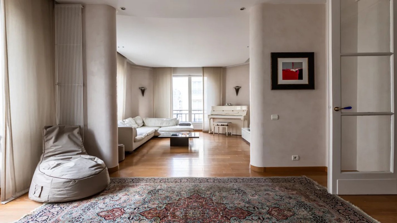 Photo of Livingroom in 15th Arrondissement