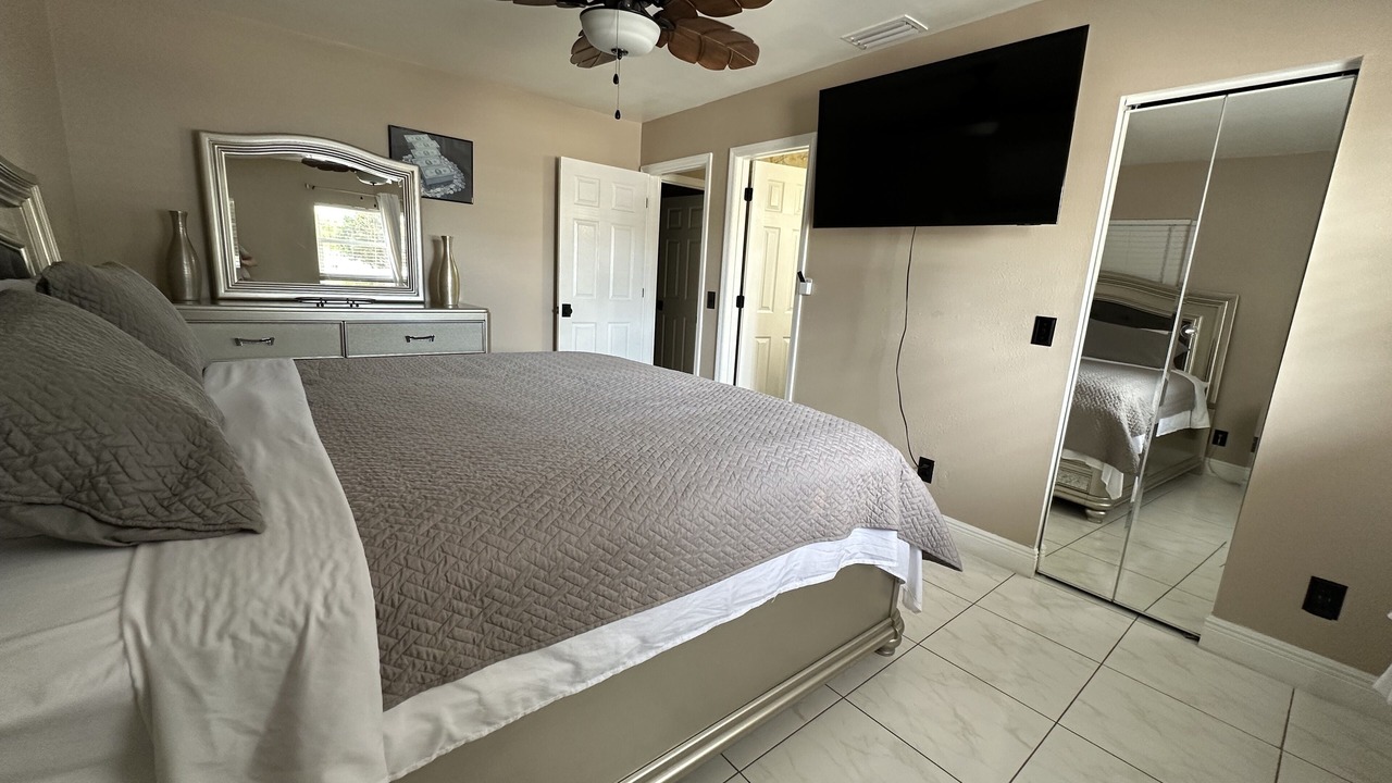 Photo of Bedroom in Town N County Park