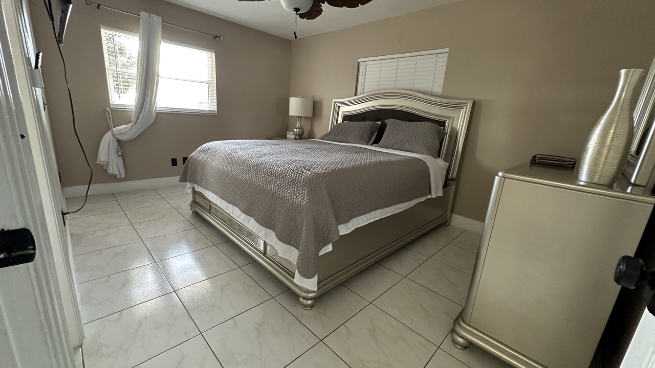 Photo of Bedroom in Town N County Park