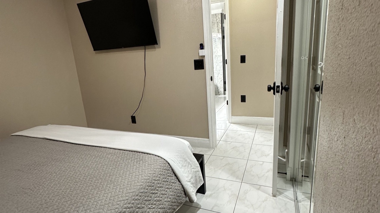 Photo of Bedroom in Town N County Park